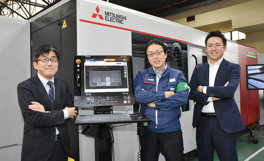 GX-Fと、右から小林、横井、三島氏